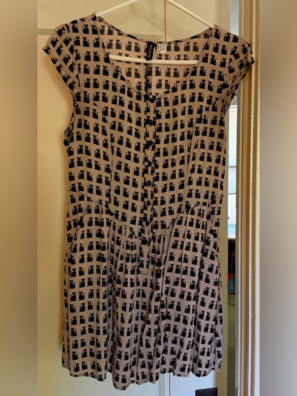 DIVIDED by H&M Cat Print dress with pockets - Light Pink and Black